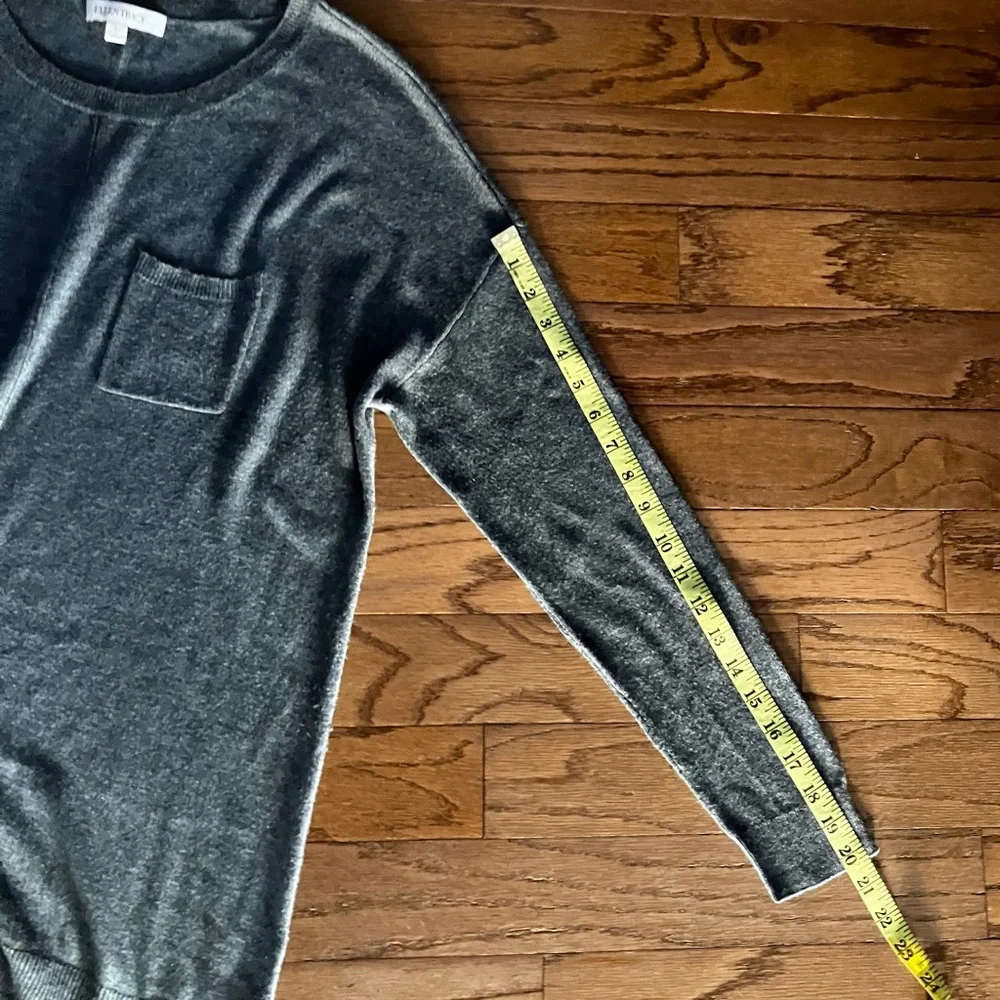 Ellen Tracy grey round neck long sleeve nylon/rayon blend sweater/pullover - Picture 3 of 15